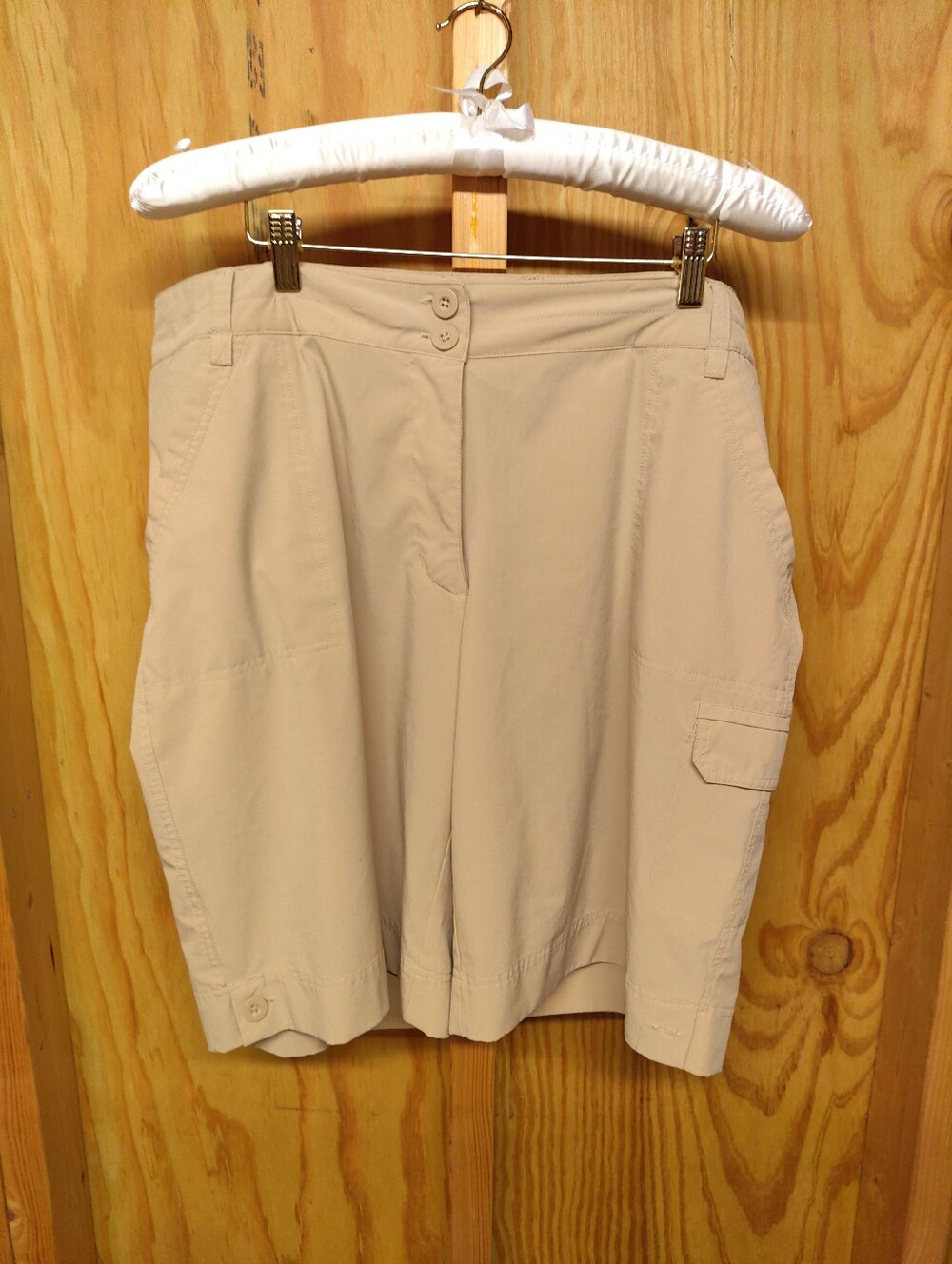 Magellan Sportswear Women's Beige Hiking Outdoor Cargo Shorts Size 18